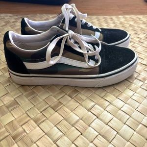Vans camo women’s 7.5